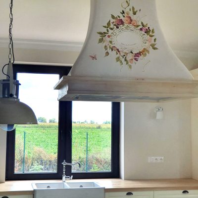 Farmhouse, provansal insular cooker hood, whitish frame.
