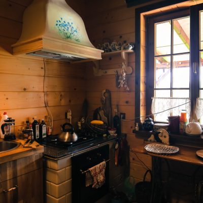 Cottage vintage farmhouse cooker hood