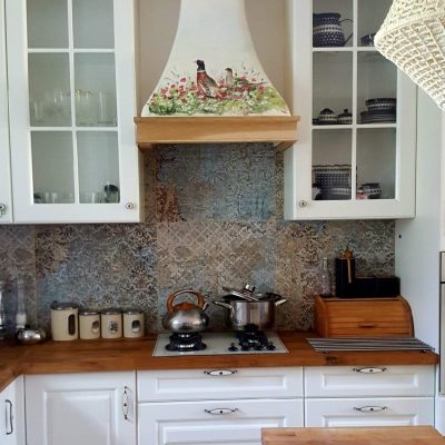 Small cooker hood with pheasant painting.